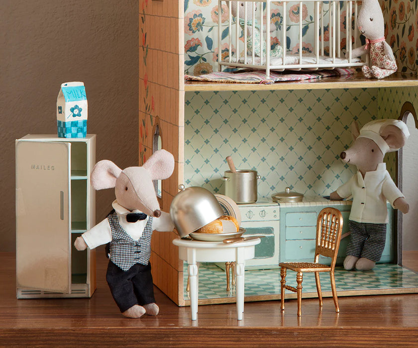 Waiter Mouse, Big Brother