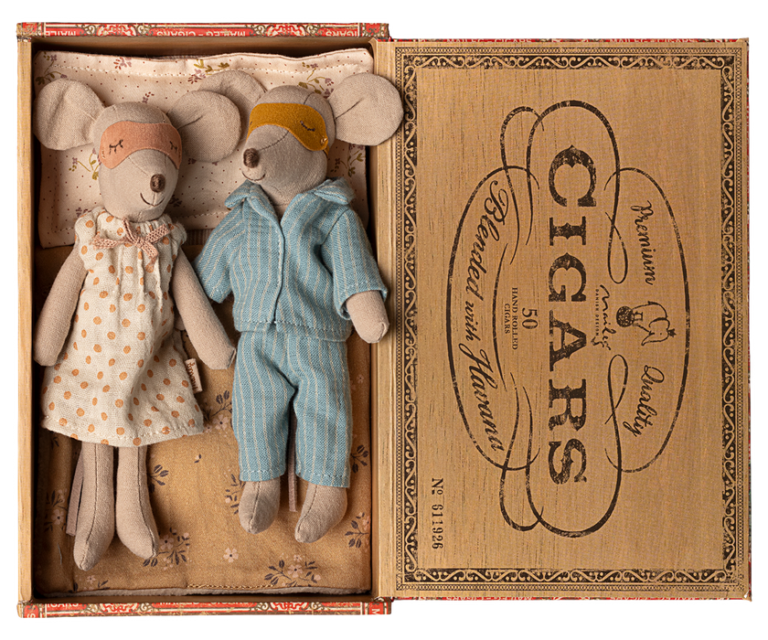 Mum & Dad in cigarbox