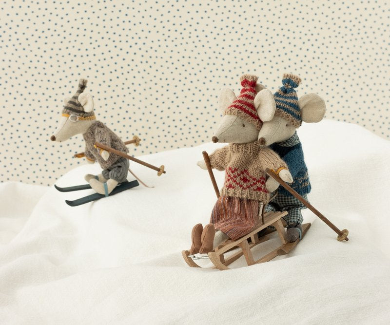 Winter mouse with ski set, Mum - Red