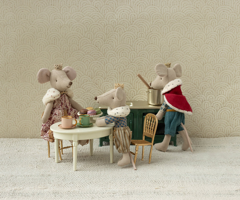 Vintage dining table,
Mouse - Off white