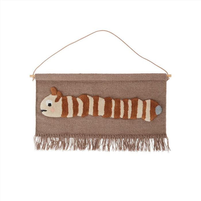 Wallhanger-Leo Larva